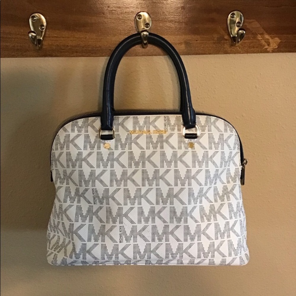 Micheal Kors Purse